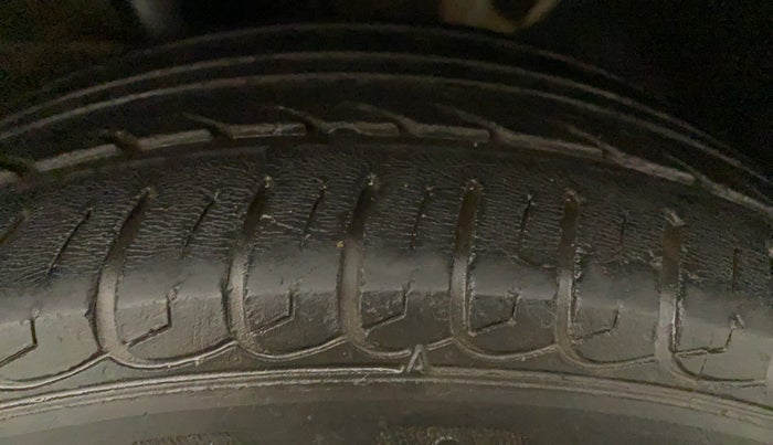 2016 Hyundai Creta E PLUS 1.6 PETROL, Petrol, Manual, 56,586 km, Left Front Tyre Tread