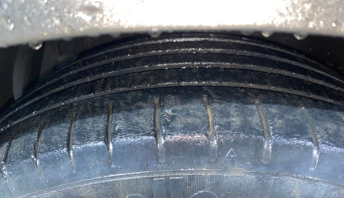 2020 Maruti Ciaz ALPHA  AT 1.5 SHVS PETROL, Petrol, Automatic, 39,754 km, Left Front Tyre Tread