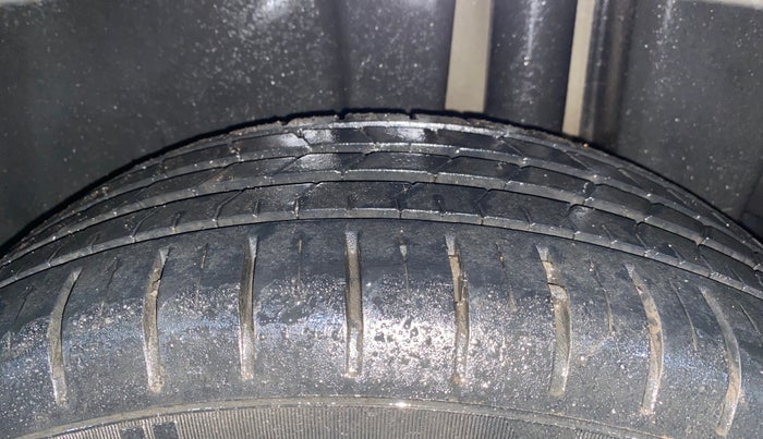 2020 Maruti Ciaz ALPHA  AT 1.5 SHVS PETROL, Petrol, Automatic, 39,754 km, Left Rear Tyre Tread