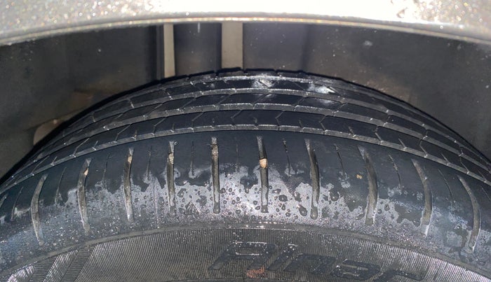 2020 Maruti Ciaz ALPHA  AT 1.5 SHVS PETROL, Petrol, Automatic, 39,754 km, Right Rear Tyre Tread