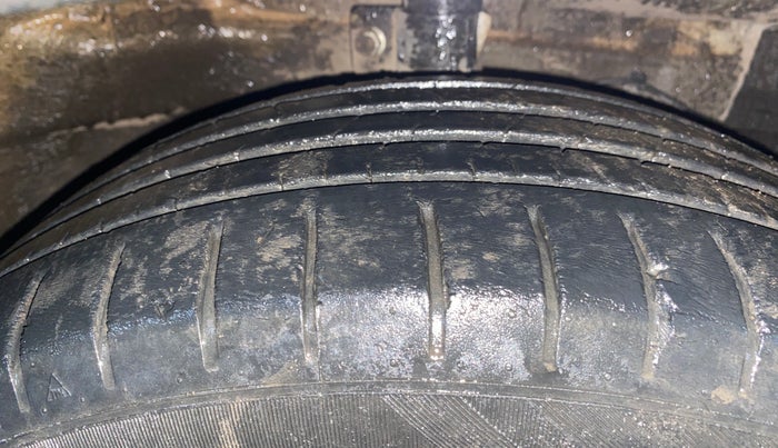 2020 Maruti Ciaz ALPHA  AT 1.5 SHVS PETROL, Petrol, Automatic, 39,754 km, Right Front Tyre Tread