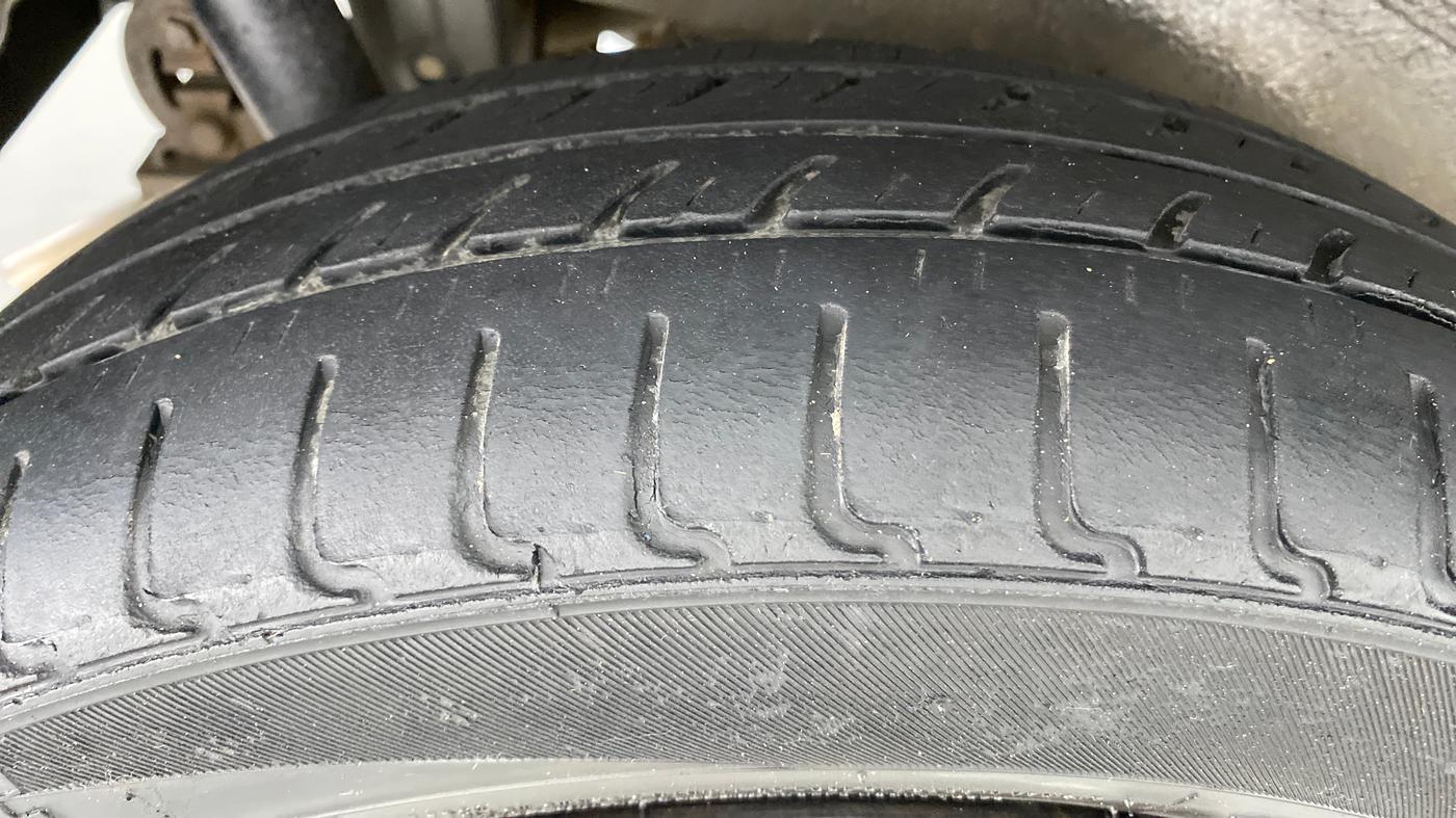 2017 Maruti Wagon R 1.0 VXI, Petrol, Manual, Right Rear Tyre Tread