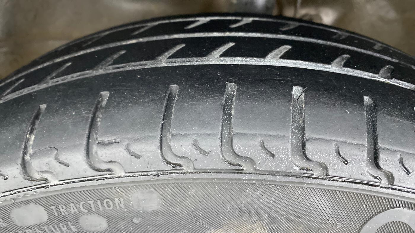 2017 Maruti Wagon R 1.0 VXI, Petrol, Manual, Left Front Tyre Tread