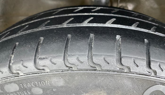 2017 Maruti Wagon R 1.0 VXI, Petrol, Manual, Left Front Tyre Tread