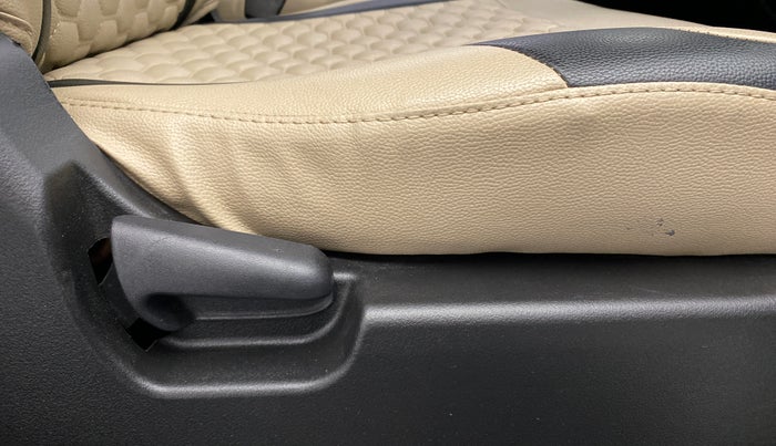 2017 Maruti Wagon R 1.0 VXI, Petrol, Manual, Driver Side Adjustment Panel
