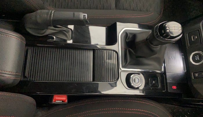 2022 Renault Kiger RXZ TURBO MT, Petrol, Manual, 23,758 km, Gear Lever