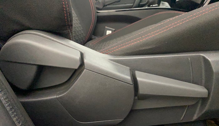 2022 Renault Kiger RXZ TURBO MT, Petrol, Manual, 23,758 km, Driver Side Adjustment Panel