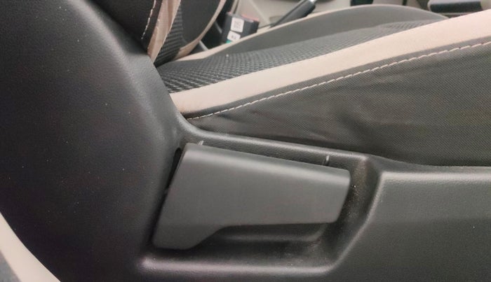 2020 Renault TRIBER RXZ AMT, Petrol, Automatic, 40,852 km, Driver Side Adjustment Panel