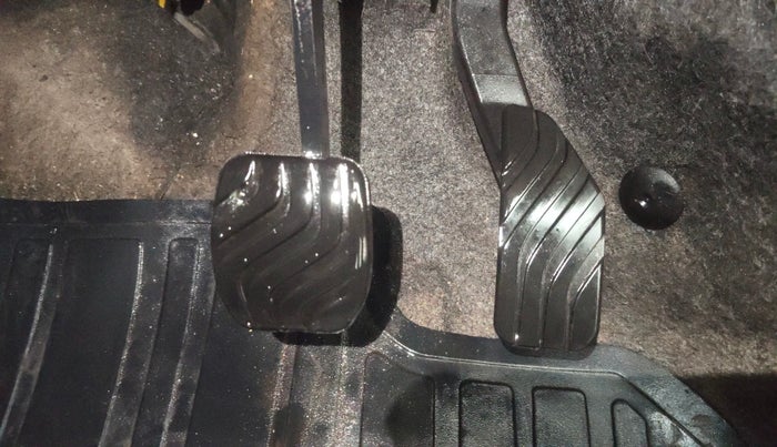 2020 Renault TRIBER RXZ AMT, Petrol, Automatic, 40,852 km, Pedals