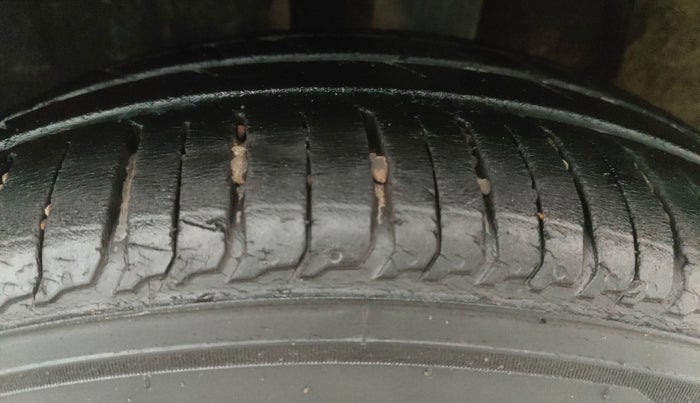 2020 Renault TRIBER RXZ AMT, Petrol, Automatic, 40,852 km, Left Rear Tyre Tread