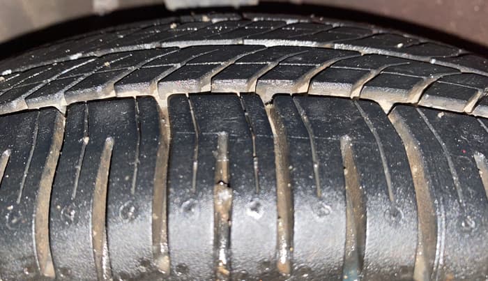 2016 Hyundai i10 MAGNA 1.1, Petrol, Manual, 47,965 km, Right Front Tyre Tread