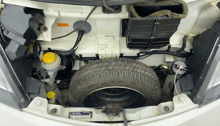 2016 Tata Nano XT TWIST, Petrol, Manual, 6,274 km, Engine Bonet View