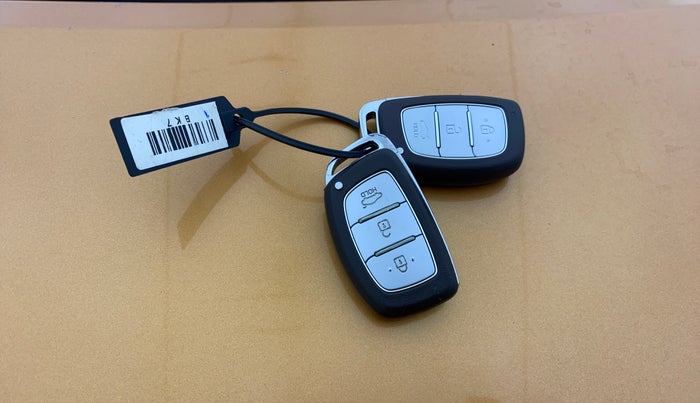 2015 Hyundai Grand i10 ASTA AT 1.2 KAPPA VTVT, Petrol, Automatic, 90,849 km, Key Close Up