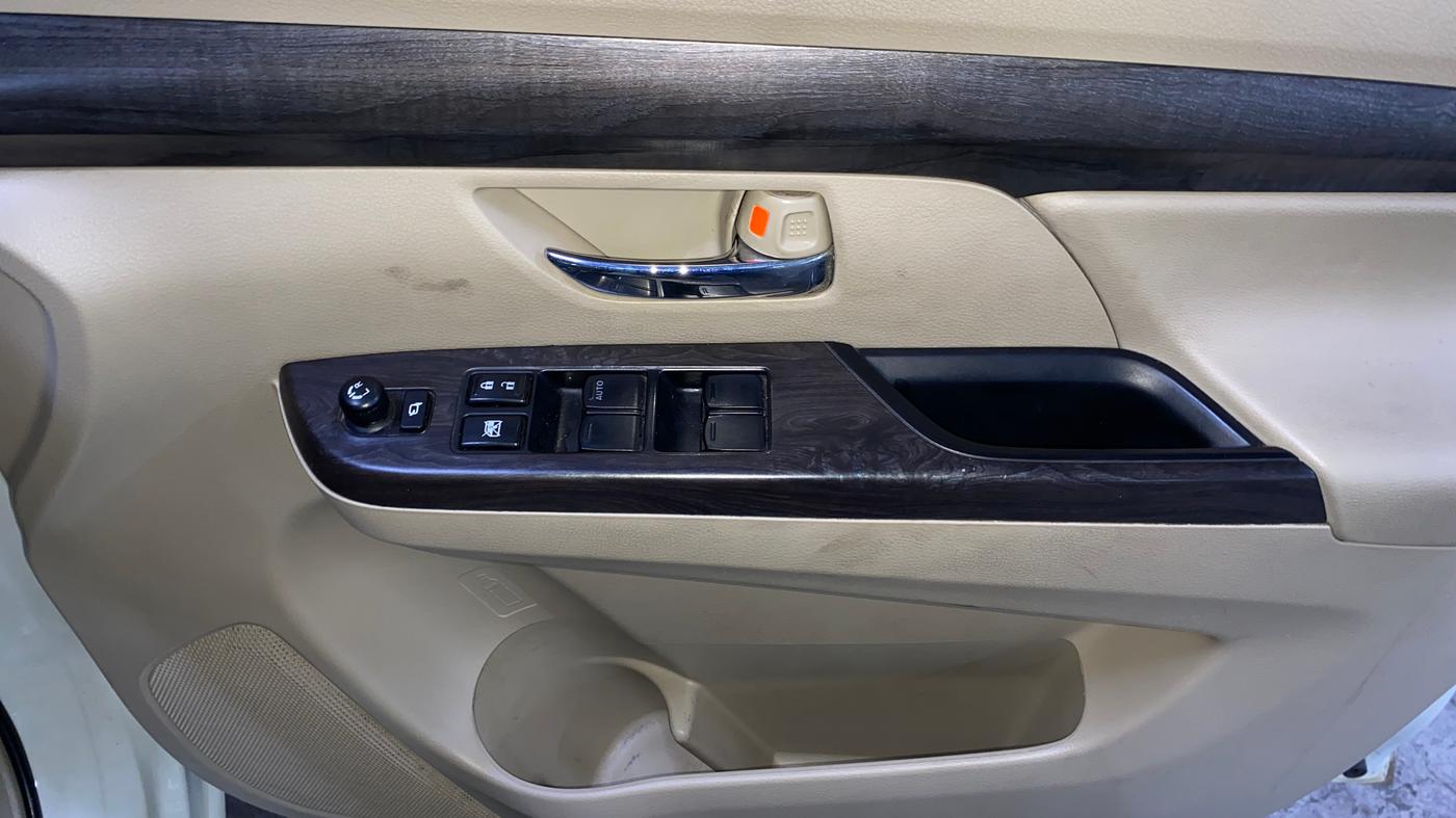 2024 Toyota RUMION  V MT , Petrol, Manual, 41,410 km, Driver Side Door Panels Control