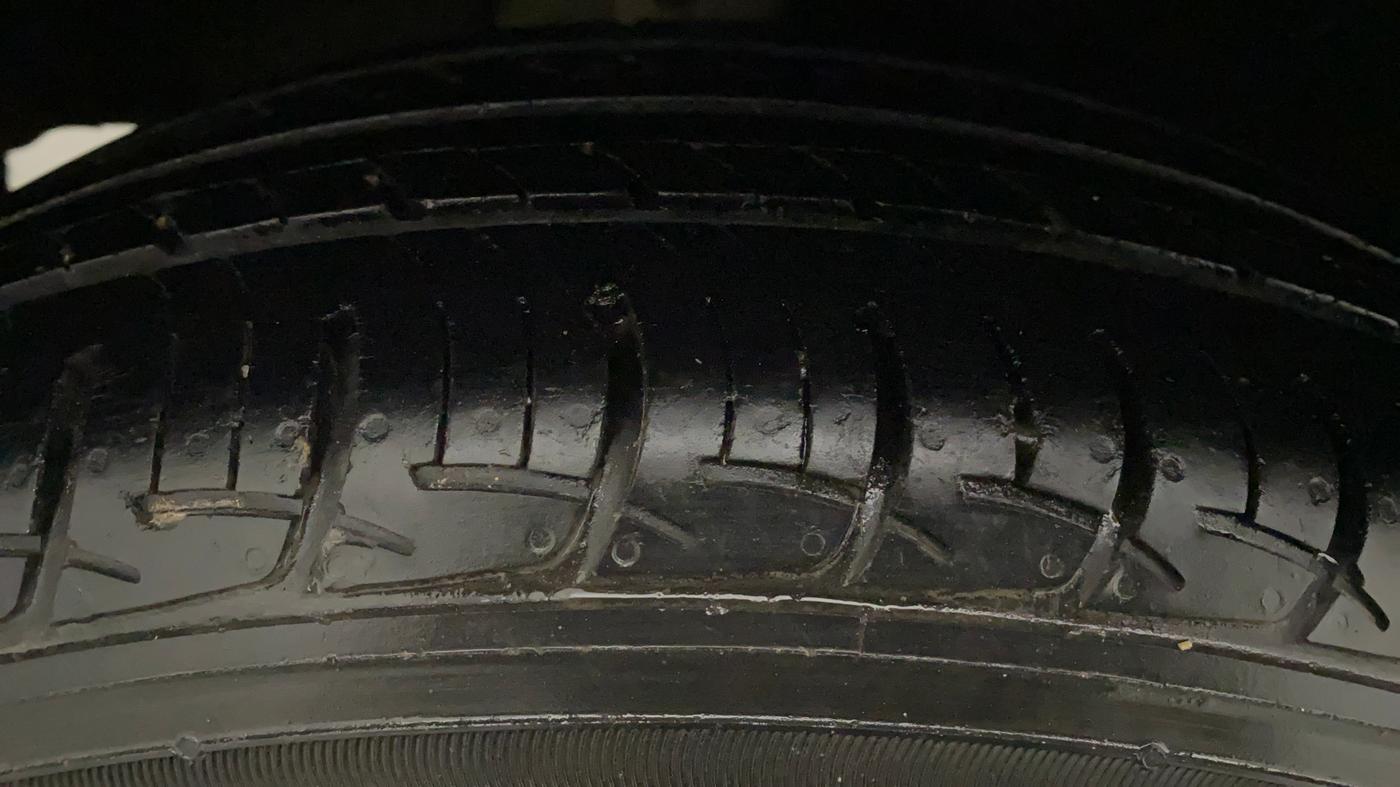 2016 Maruti Baleno DELTA PETROL 1.2, Petrol, Manual, 51,139 km, Left Front Tyre Tread