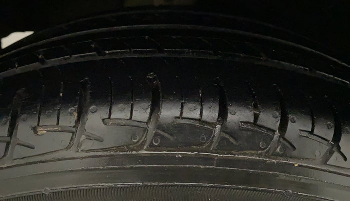 2016 Maruti Baleno DELTA PETROL 1.2, Petrol, Manual, 51,139 km, Left Front Tyre Tread