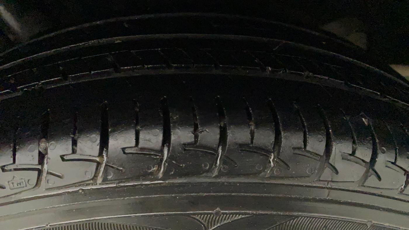 2016 Maruti Baleno DELTA PETROL 1.2, Petrol, Manual, 51,139 km, Right Front Tyre Tread