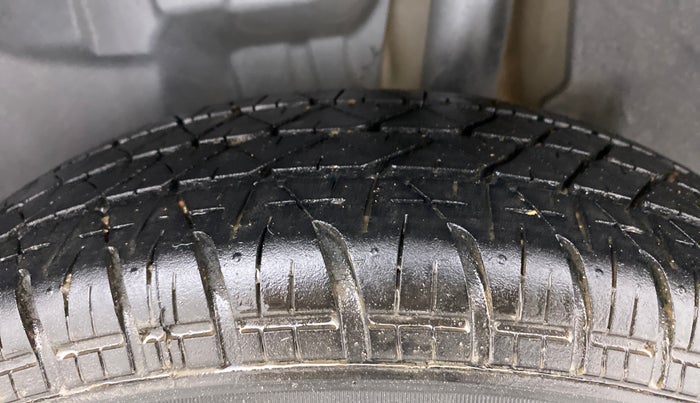 2018 Maruti Swift VXI AMT, Petrol, Automatic, 88,971 km, Left Rear Tyre Tread
