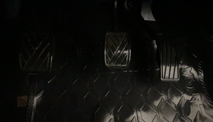 2016 Maruti Swift VXI, Petrol, Manual, 18,965 km, Pedals