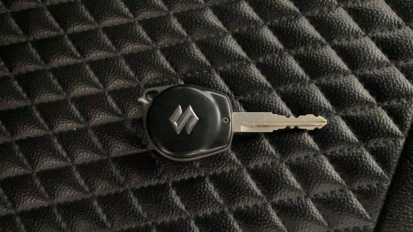 2016 Maruti Swift VXI, Petrol, Manual, 18,932 km, Key Close Up