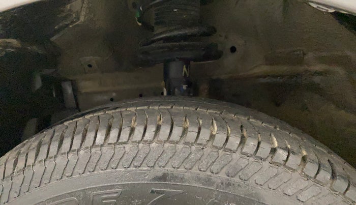 2016 Maruti Swift VXI, Petrol, Manual, 18,965 km, Left Front Tyre Tread