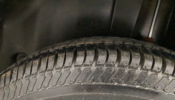 2016 Maruti Swift VXI, Petrol, Manual, 18,965 km, Left Rear Tyre Tread