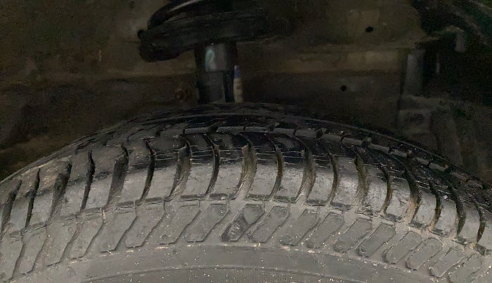 2016 Maruti Swift VXI, Petrol, Manual, 18,965 km, Right Front Tyre Tread