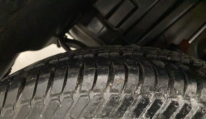 2016 Maruti Swift VXI, Petrol, Manual, 18,965 km, Right Rear Tyre Tread