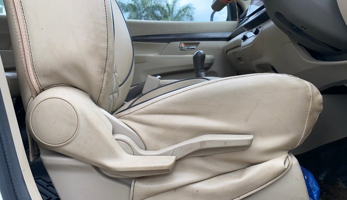 2024 Maruti Ertiga ZXI (O) CNG, CNG, Manual, 49,126 km, Driver Side Adjustment Panel