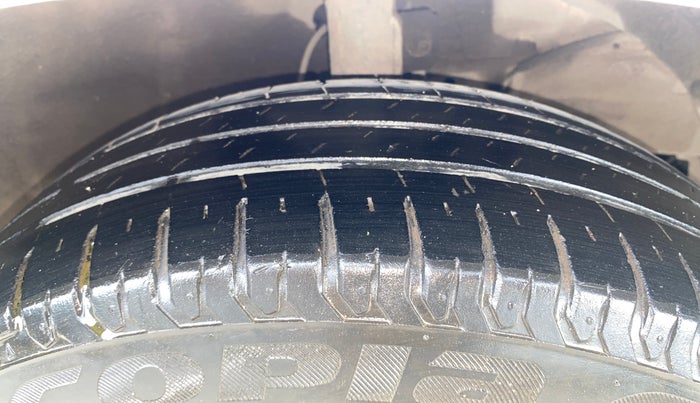 2024 Maruti Ertiga ZXI (O) CNG, CNG, Manual, 49,126 km, Right Front Tyre Tread