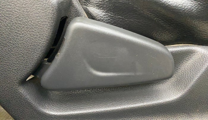 2015 Renault Kwid RXT 0.8, Petrol, Manual, 98,477 km, Driver Side Adjustment Panel