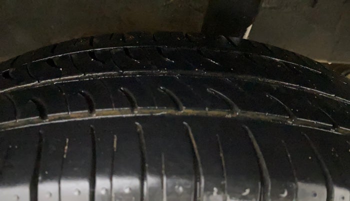 2015 Renault Kwid RXT 0.8, Petrol, Manual, 98,477 km, Left Rear Tyre Tread