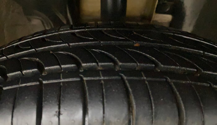 2015 Renault Kwid RXT 0.8, Petrol, Manual, 98,477 km, Right Front Tyre Tread