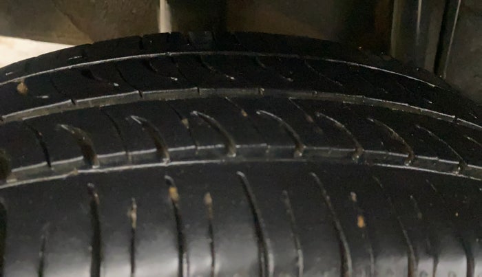 2015 Renault Kwid RXT 0.8, Petrol, Manual, 98,477 km, Right Rear Tyre Tread