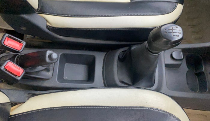 2015 Renault Kwid RXT 0.8, Petrol, Manual, 98,477 km, Gear Lever