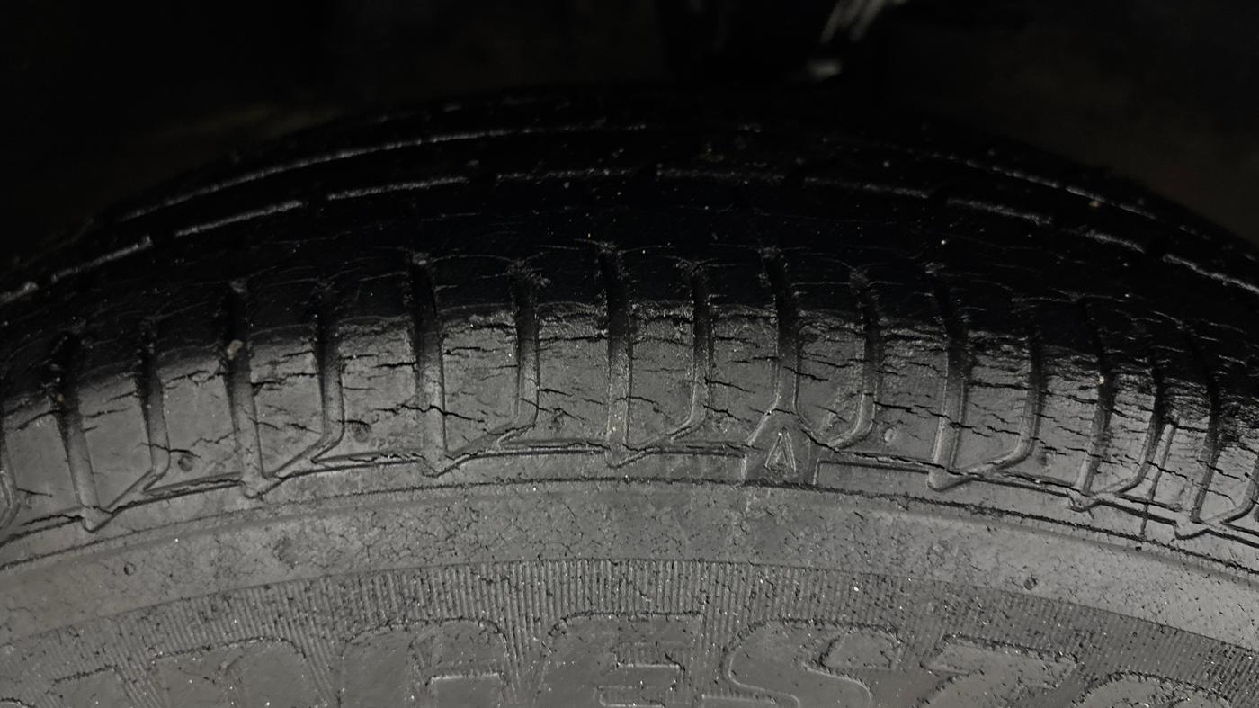 2013 Hyundai i10 SPORTZ 1.2, Petrol, Manual, 26,086 km, Right Front Tyre Tread