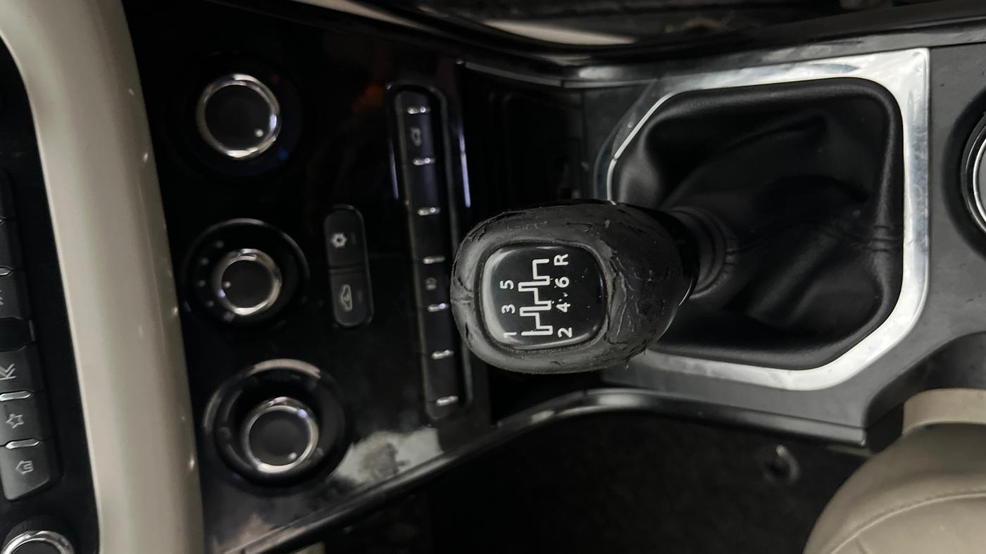 2020 Tata NEXON XZ PETROL, Petrol, Manual, 24,357 km, Gear Lever