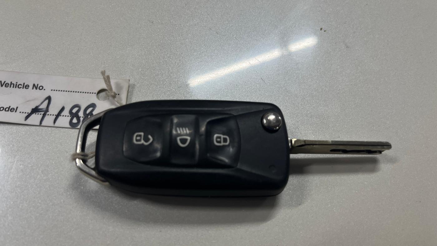 2020 Tata NEXON XZ PETROL, Petrol, Manual, 24,357 km, Key Close Up