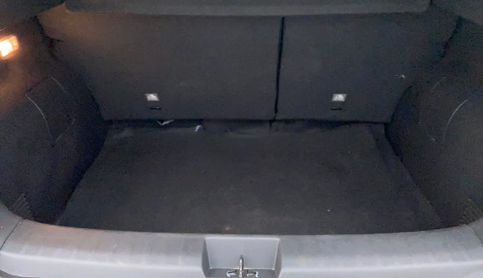 2021 Nissan MAGNITE XV PRIMIUM MT, Petrol, Manual, 10,906 km, Boot Inside