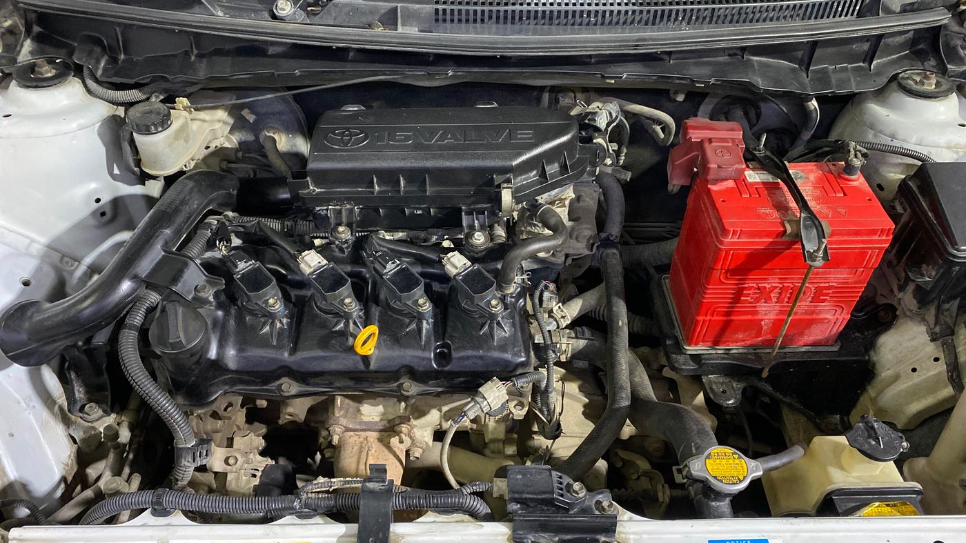 2014 Toyota Etios VX, Petrol, Manual, 1,42,143 km, Engine View
