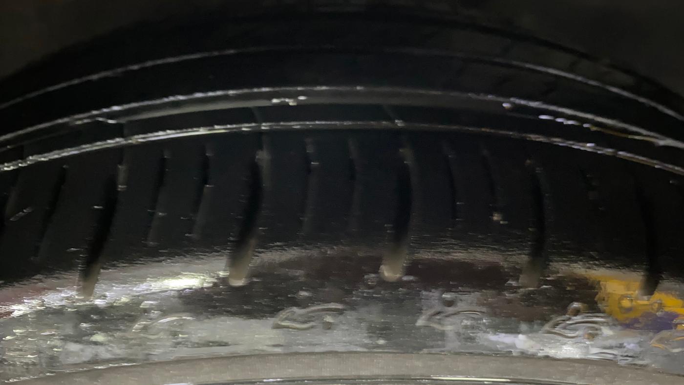 2014 Toyota Etios VX, Petrol, Manual, 1,42,143 km, Right Front Tyre Tread