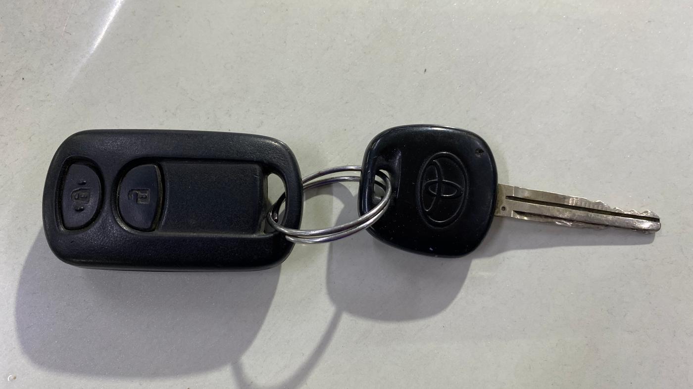 2014 Toyota Etios VX, Petrol, Manual, 1,42,143 km, Key Close Up