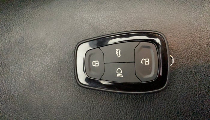 2023 Tata PUNCH CREATIVE  MT, Petrol, Manual, 15,658 km, Key Close Up