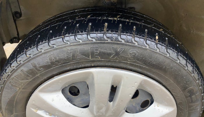 2018 Maruti Wagon R 1.0 VXI, Petrol, Manual, 78,232 km, Left Front Tyre Tread