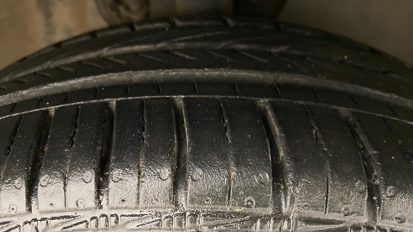 2016 Volkswagen Ameo HIGHLINE 1.5L AT (D), Diesel, Automatic, 71,838 km, Right Front Tyre Tread