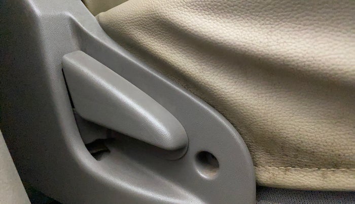 2016 Datsun Go T, Petrol, Manual, 41,128 km, Driver Side Adjustment Panel