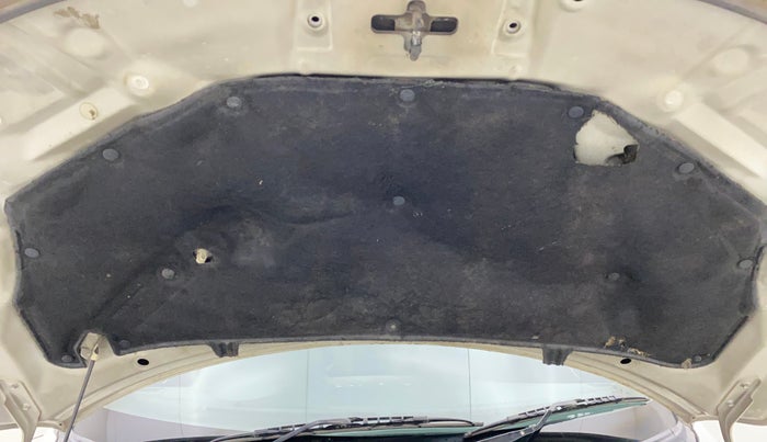 2012 Maruti Swift VDI, Diesel, Manual, 85,101 km, Bonnet (hood) - Insulation cover has minor damage