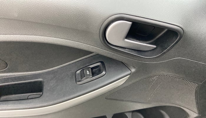 2018 Ford FREESTYLE TREND 1.2 PETROL, Petrol, Manual, 35,161 km, Left front window switch / handle - Switch/handle not functional