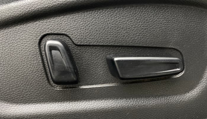 2021 KIA SELTOS GTX PLUS 1.5 DIESEL AT DUAL TONE, Diesel, Automatic, 82,267 km, Driver Side Adjustment Panel