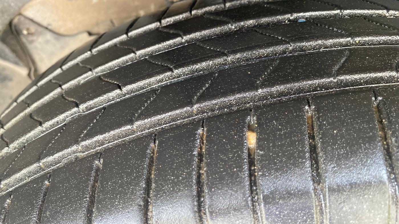 2017 Nissan Terrano XV D PREMIUM AMT, Diesel, Automatic, 1,02,165 km, Left Front Tyre Tread